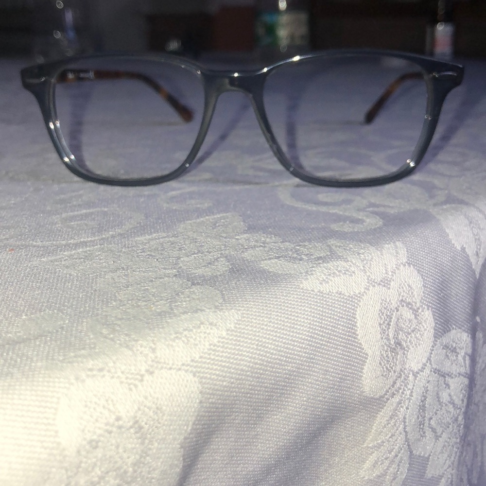 Authentic brand new rayban 7118 grey front tort frame - Picture 2 of 6